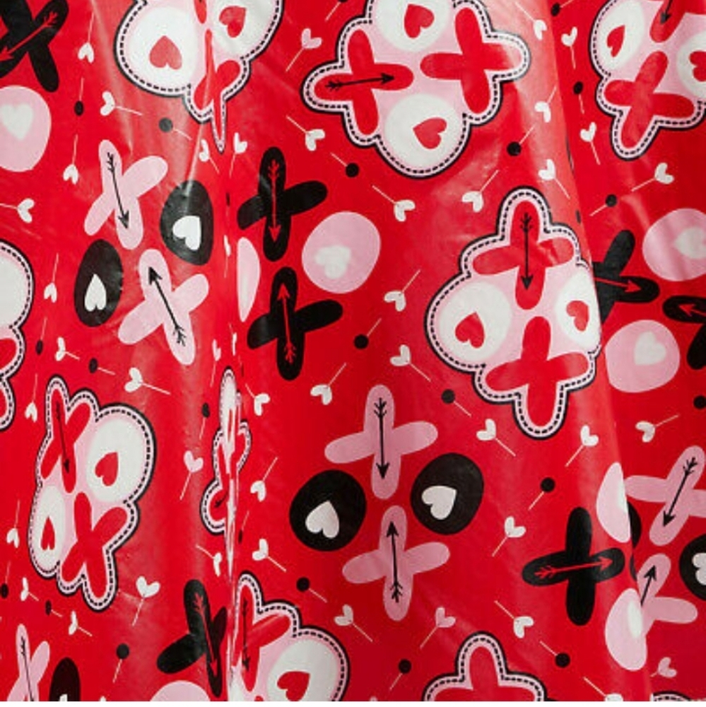 Hugs & Kisses Red Oblong Peva Tablecloth - Picture 2 of 4